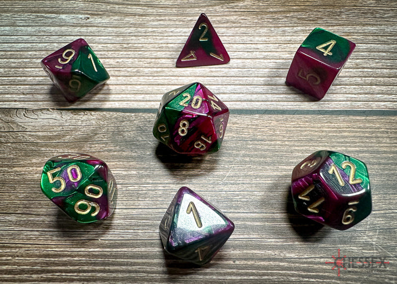 Chessex - Gemini Polyhedral 7 Dice Set - Green-Purple with Gold