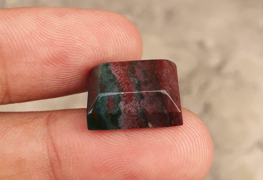 13.5ct Natural High Quality Blood Stone - Heliotrope -16x14mm