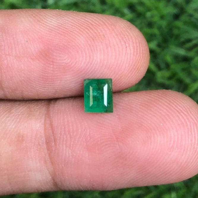 0.65Ct Emerald for sale - Budh Ratna - Zamurd - Pachu Stone, Markat Mani Stone - 6x5mm