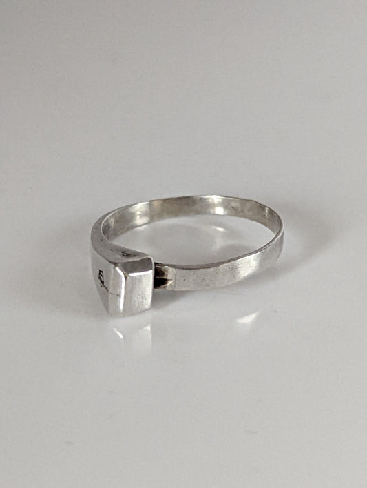 925 Silver Hoof Nail Ring – Handmade Equestrian Gift for Him or Her