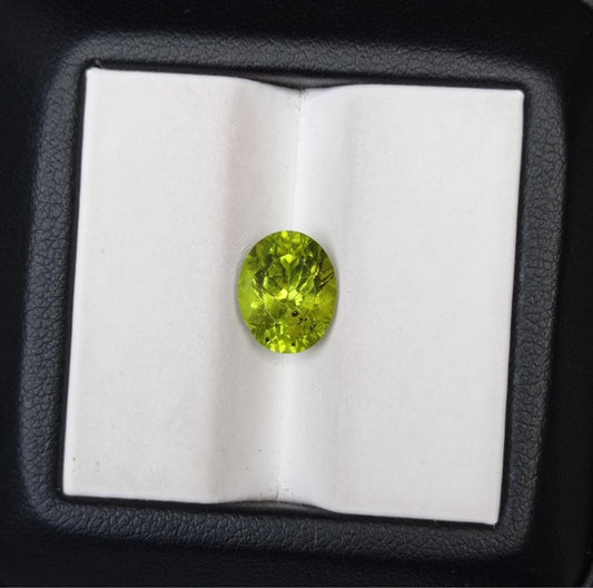 2.9ct Peridot Gemstone- Olivine - Chrysolite Gem - August Birthstone - 12x9mm