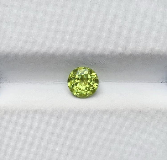 0.95ct Peridot Gemstone- Olivine - Chrysolite Gem - August Birthstone - 6x6x3.7mm