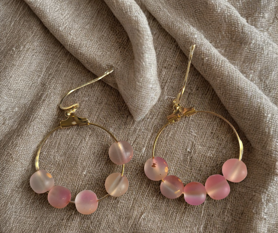πΈ Pink Frosted Bead Hoop Earrings β Handmade Elegance with a Touch of Gold πΈ