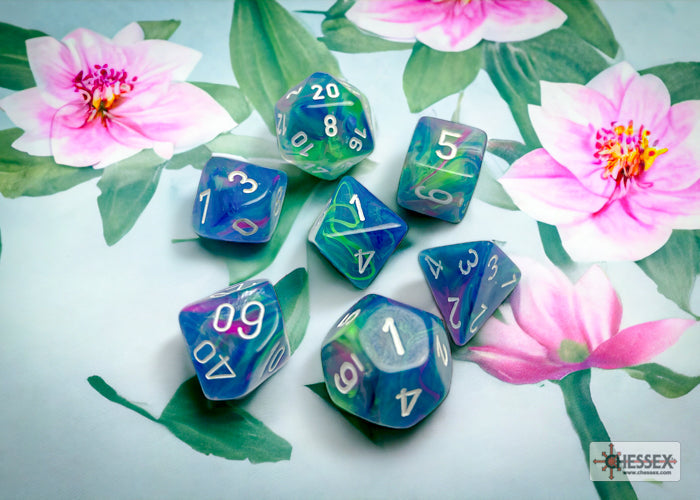 Chessex - Festive Polyhedral 7 Dice Set - Waterlily & White