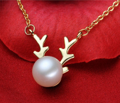 Small Elk Pearl Pendant Necklace