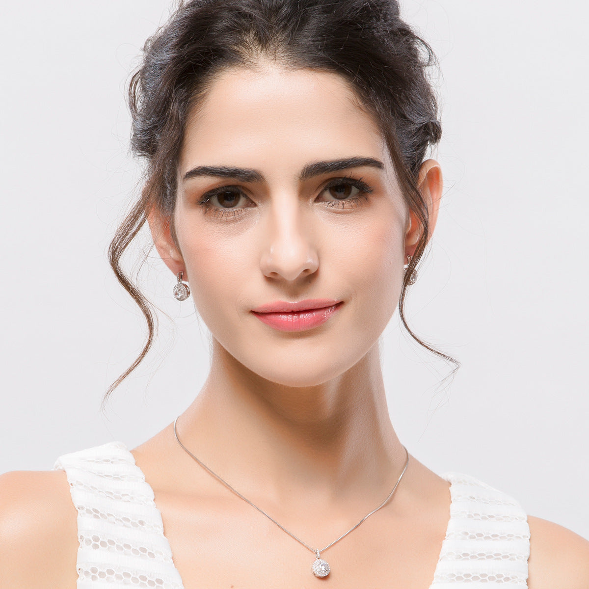 Zircon Round Pendant Necklace