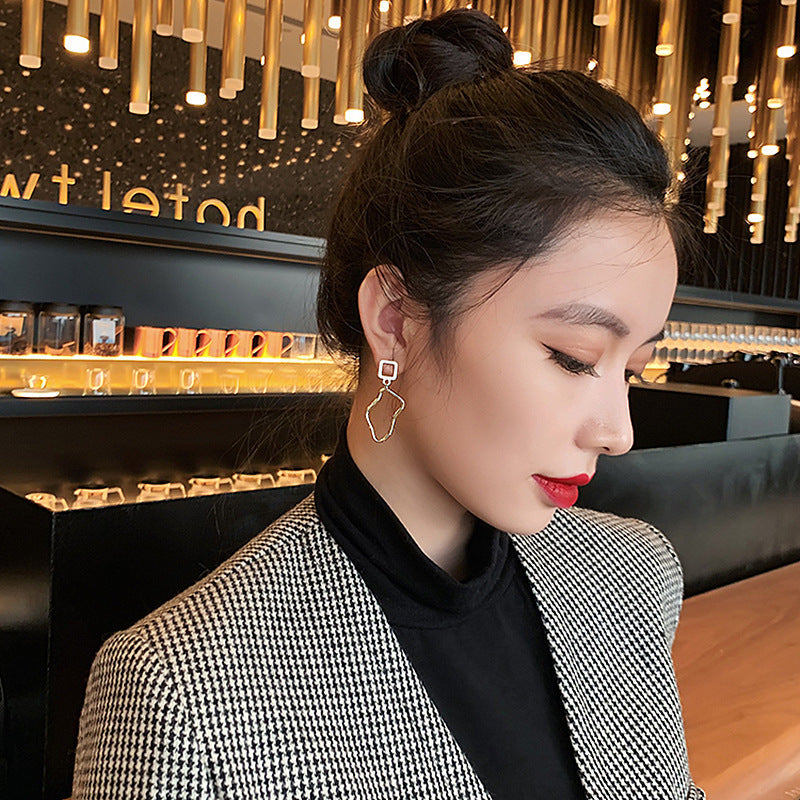 Retro Twisted Streamline Earrings