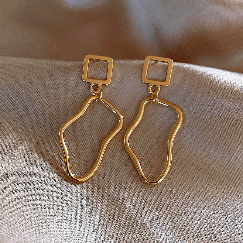 Retro Twisted Streamline Earrings