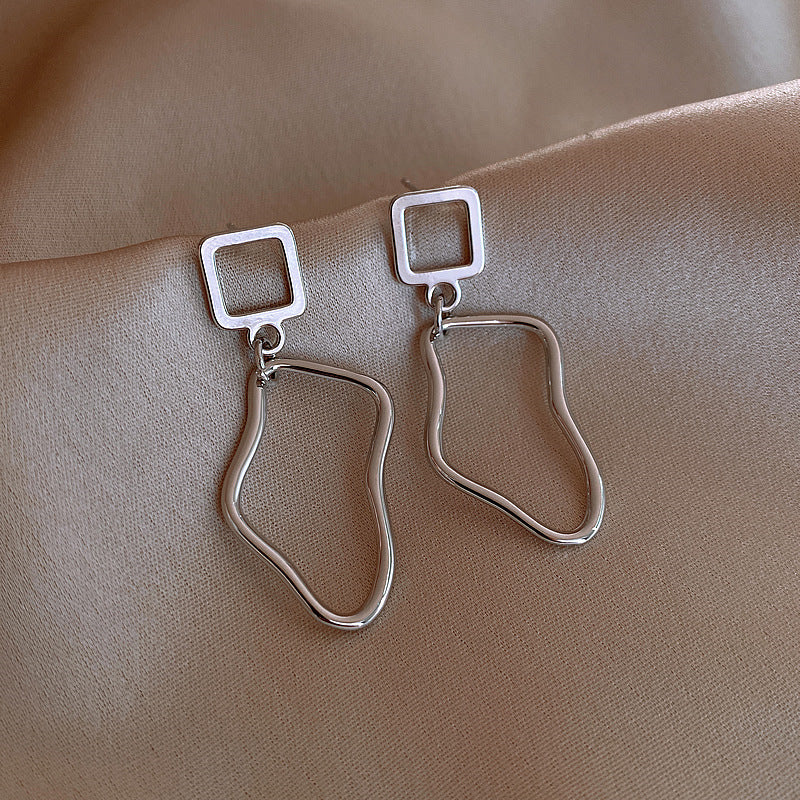Retro Twisted Streamline Earrings