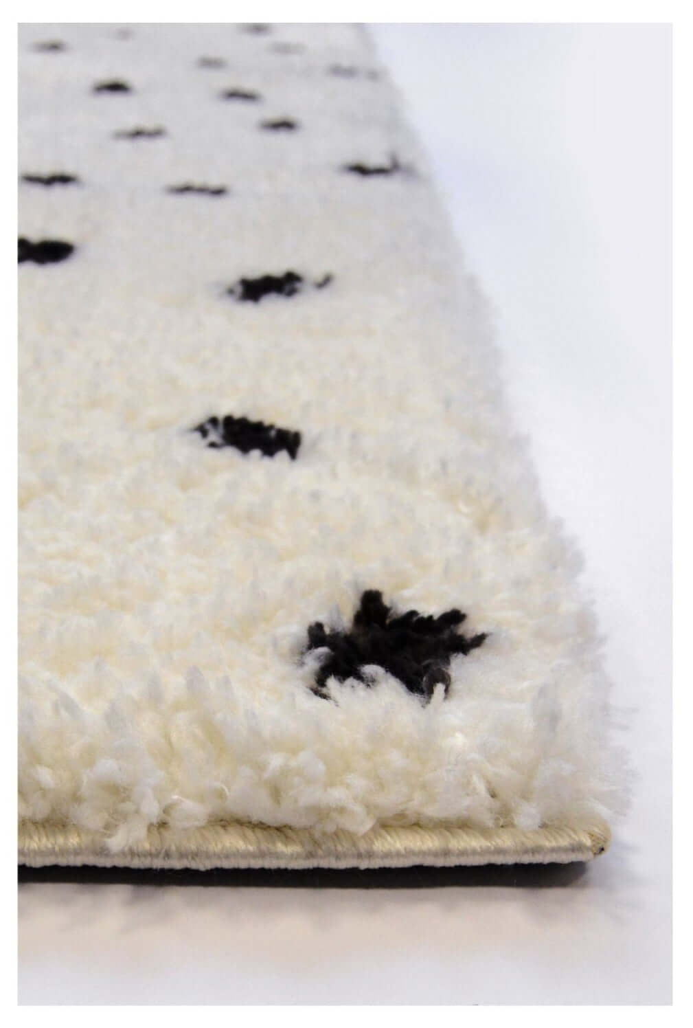 Snug Spotty Shaggy Rug | R467A