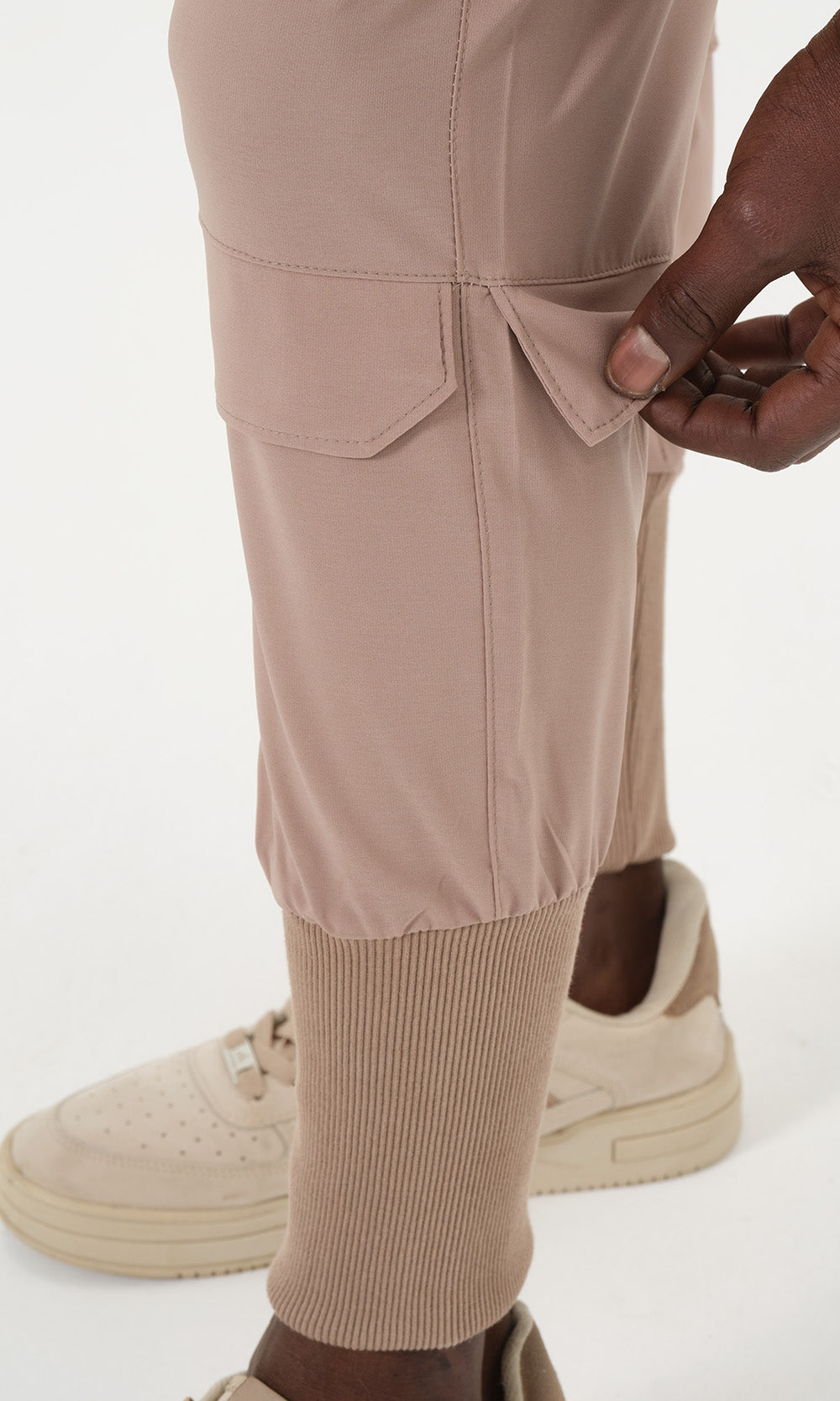 QL Pantalon Cross Over in Taupe