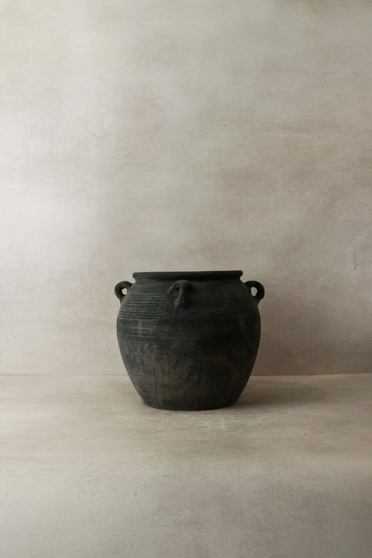 Vintage Dark pot with ears - E4.1