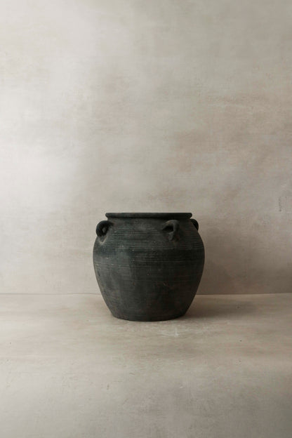 Vintage Dark pot with ears - E4.1