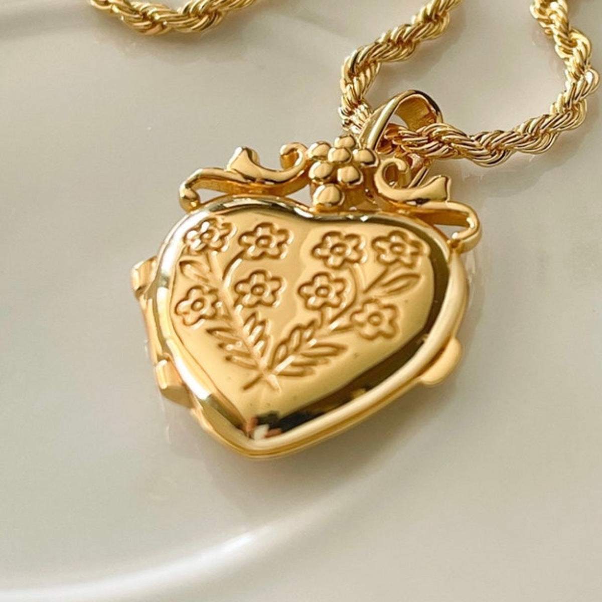 Love Heart Flowers Pendant Necklace