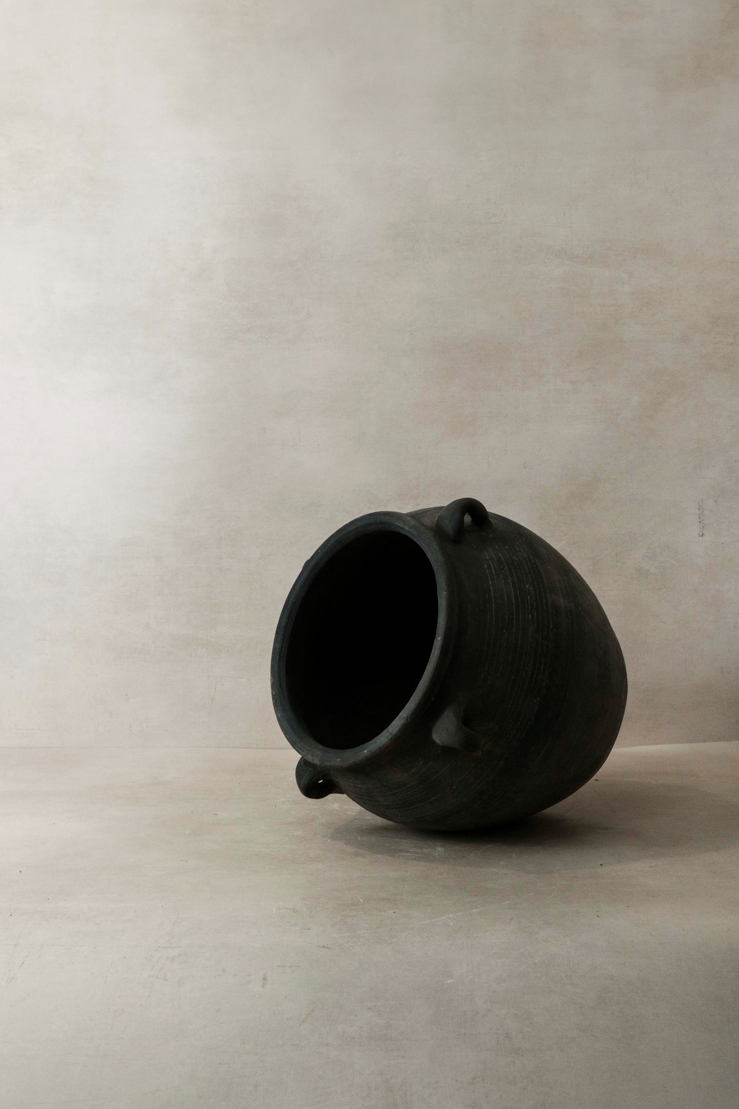 Vintage Dark pot with ears - E4.1