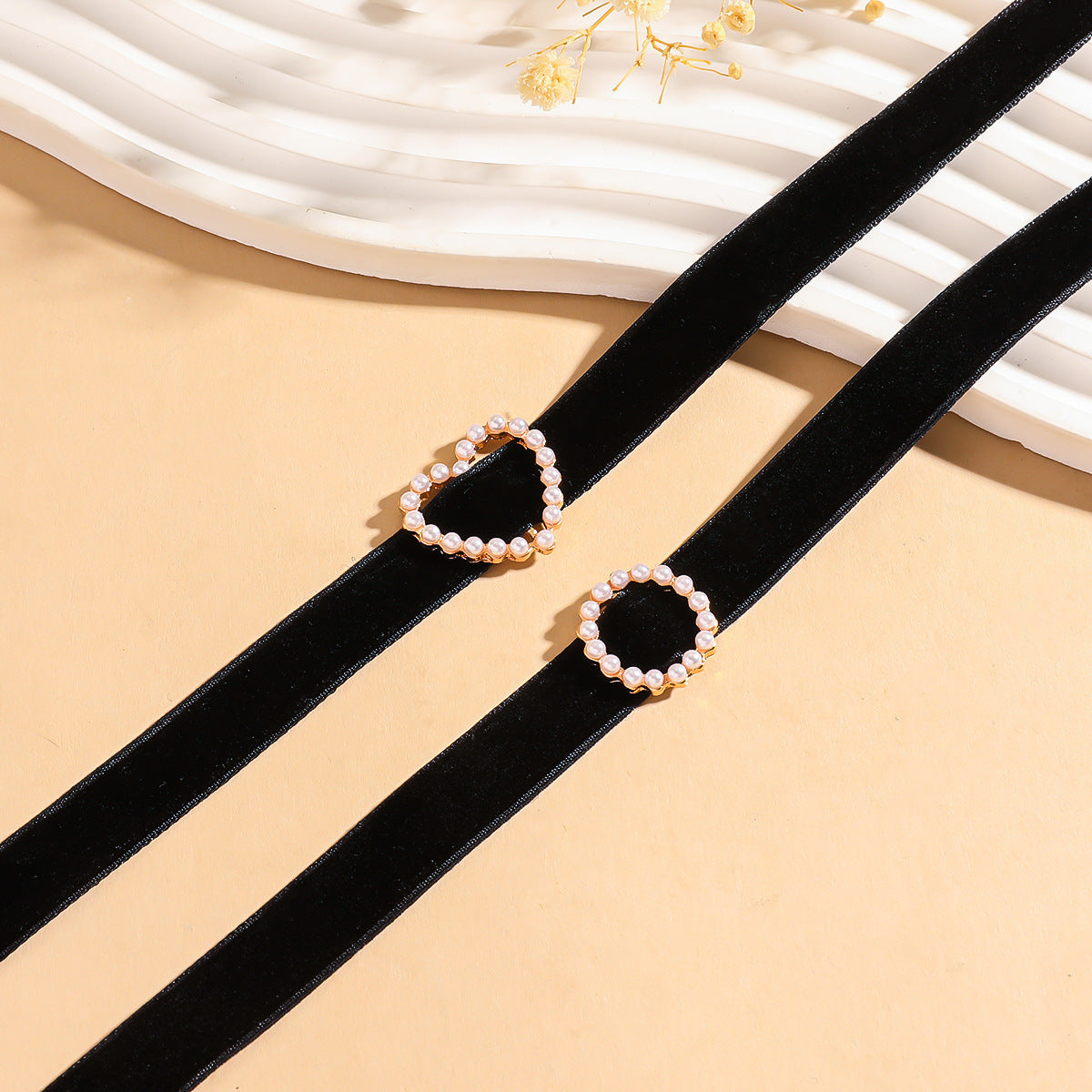 Elegant Velvet Pearl Heart Choker Necklace