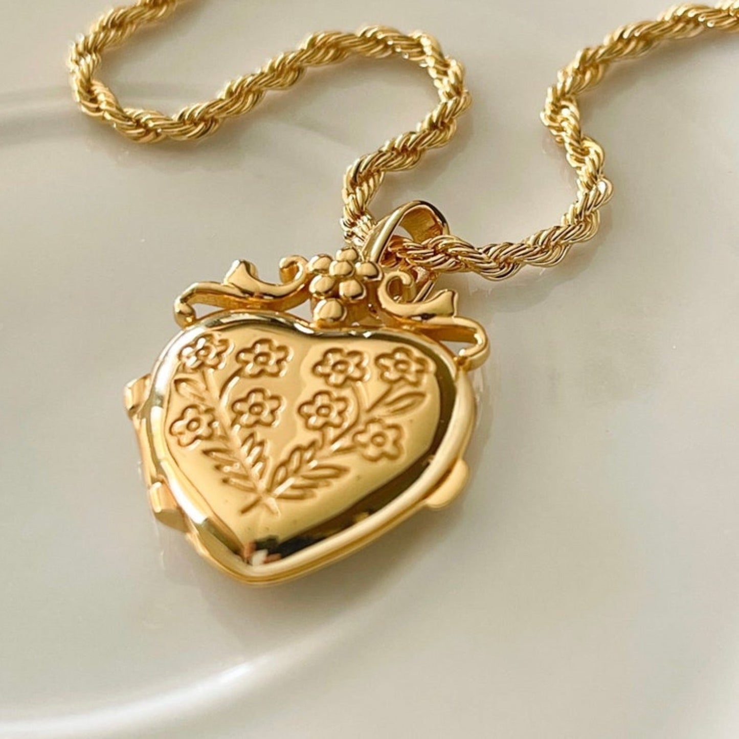 Love Heart Flowers Pendant Necklace