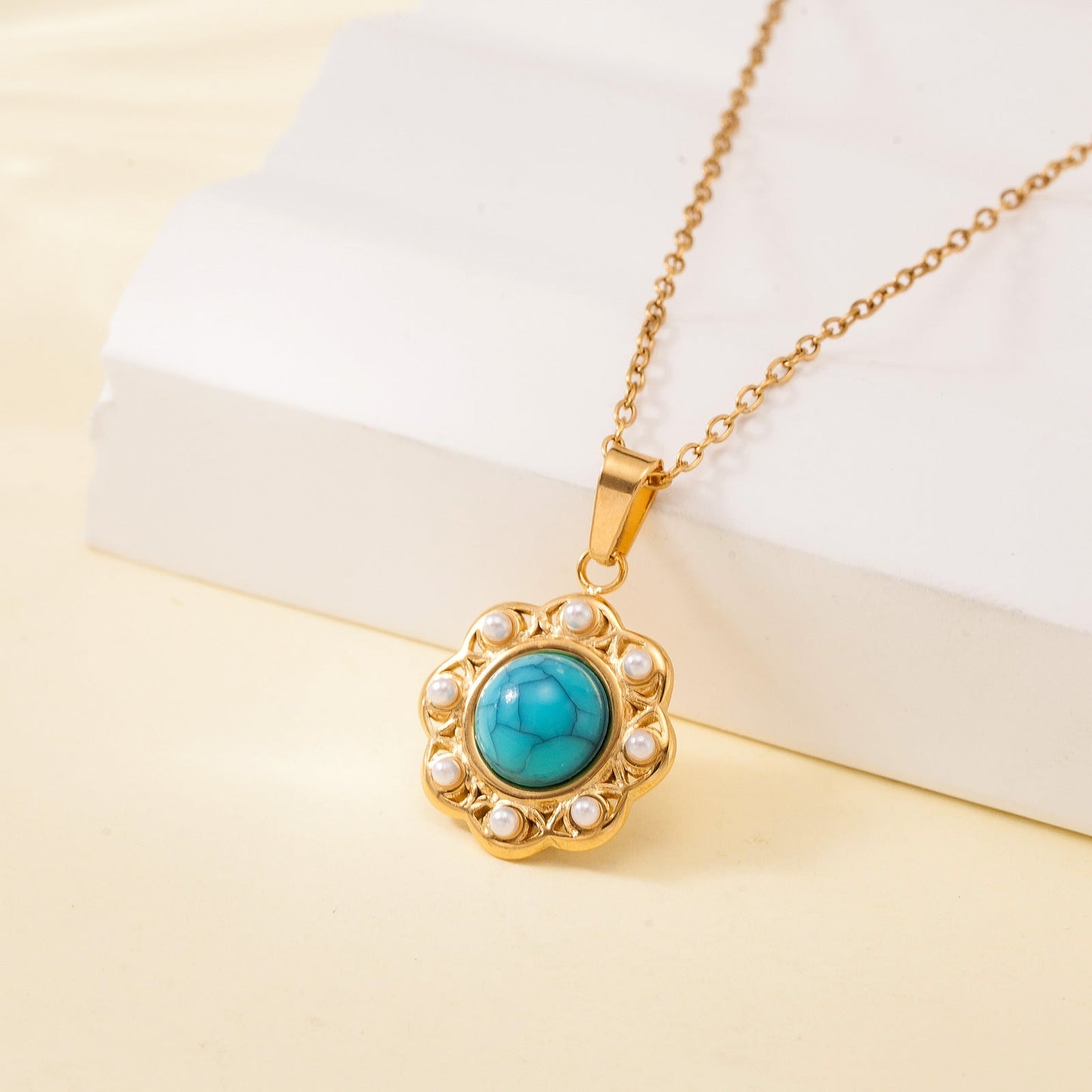 Titanium Steel Die-Casting Pendant Necklace with Inlaid Shell Pearls