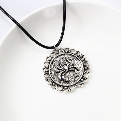 Exaggerated Spider Design Halloween Pendant Necklace