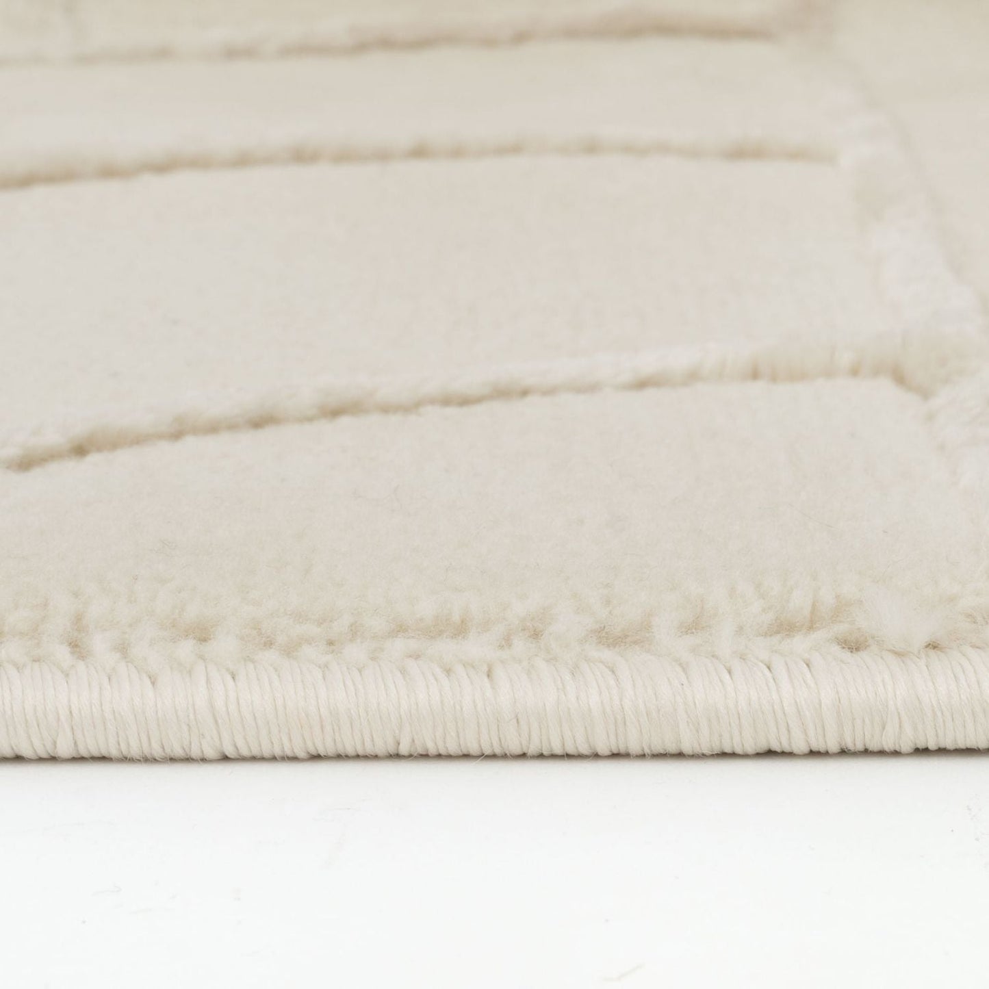 Aura Collection Rug Halo in Cream