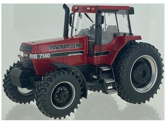 Case IH Magnum 7140 Magnum Demo Tractor 1:32 Scale Britains