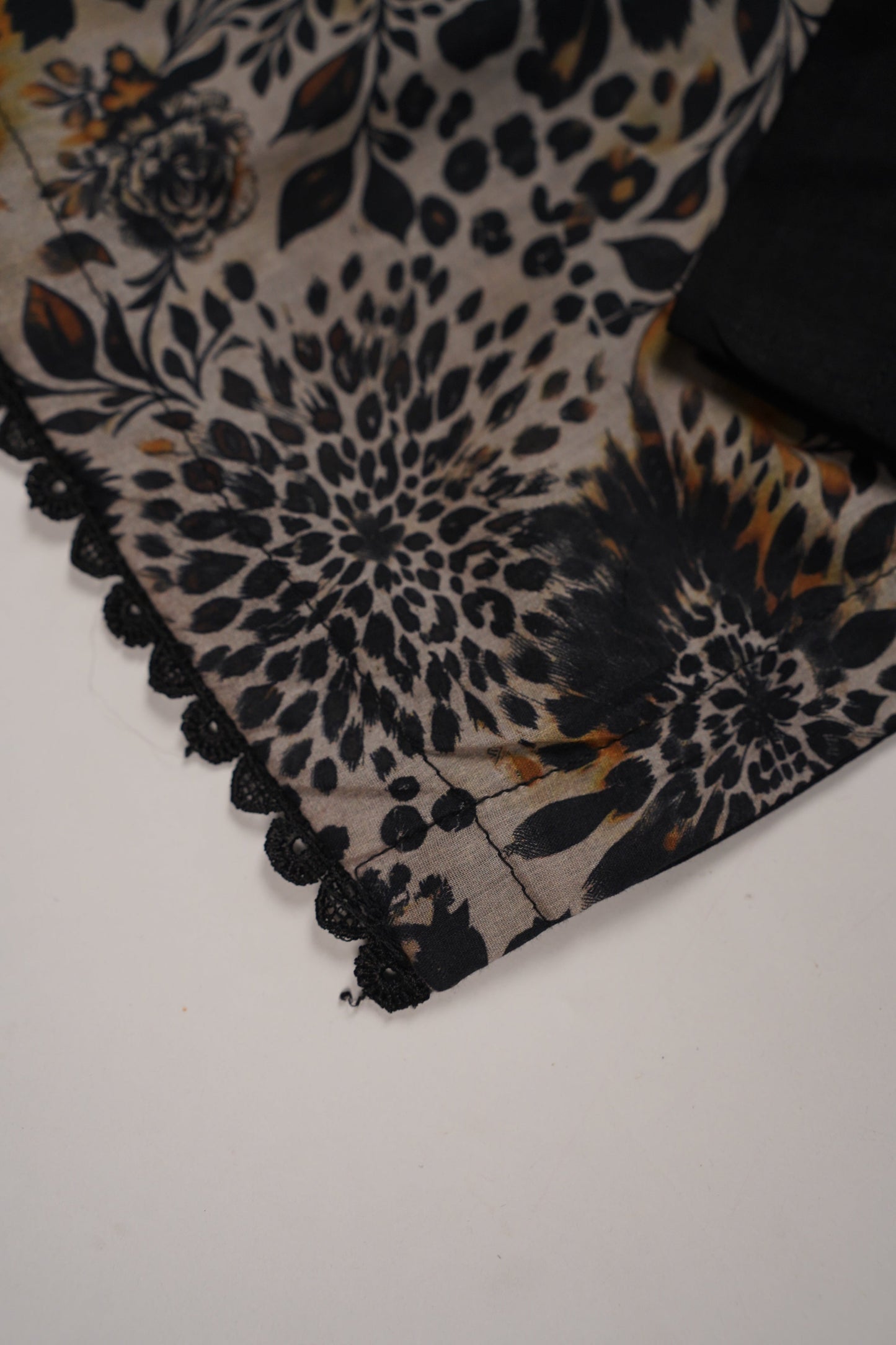 Rozi - Luxury Lawn Outfit With Chiffon Dupatta - Ready to Wear PD103
