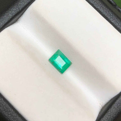 0.40ct Emerald for sale - Budh Ratna - Zamurd - Pachu Stone, Markat Mani Stone - 5x4mm