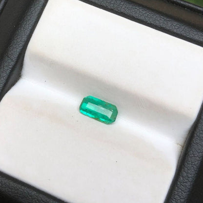 0.50Ct Emerald for sale - Budh Ratna - Zamurd - Pachu Stone, Markat Mani Stone - 7x4mm