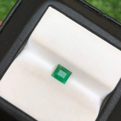 0.65Ct Emerald for sale - Budh Ratna - Zamurd - Pachu Stone, Markat Mani Stone - 6x5mm