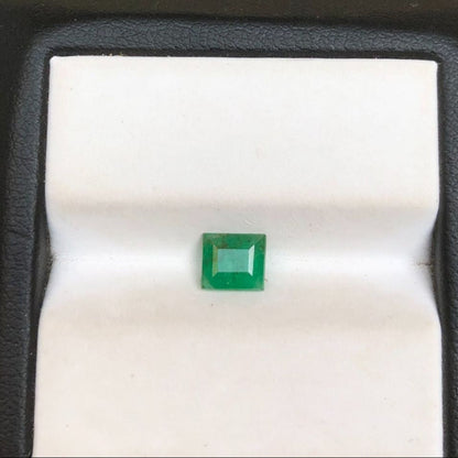 0.65Ct Emerald for sale - Budh Ratna - Zamurd - Pachu Stone, Markat Mani Stone - 6x5mm