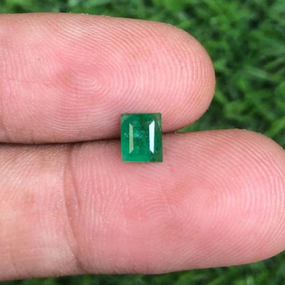 0.65Ct Emerald for sale - Budh Ratna - Zamurd - Pachu Stone, Markat Mani Stone - 6x5mm
