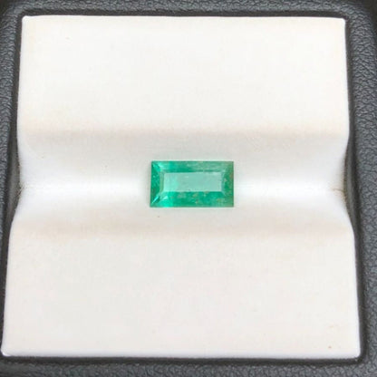 1.00ct Emerald for sale - Budh Ratna - Zamurd - Pachu Stone, Markat Mani Stone - 9x5mm
