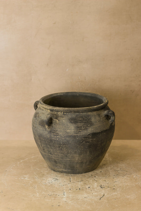 Vintage Dark pot with ears - E4.26