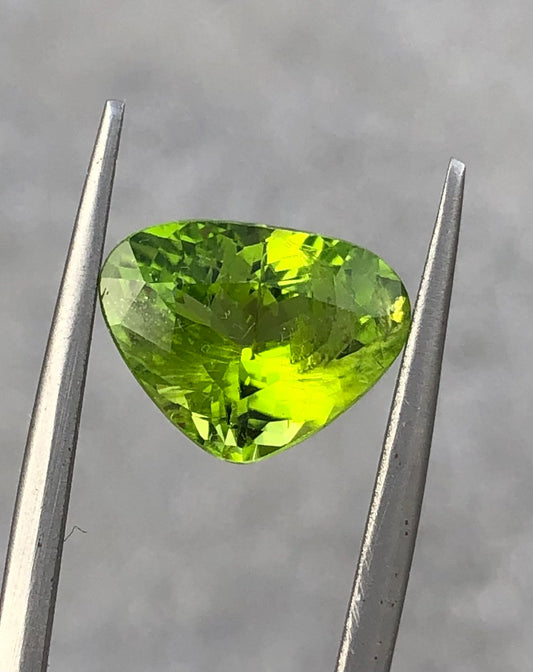 5.6ct Natural Peridot Gemstone- Olivine - Chrysolite Gem - August Birthstone -13x10x7mm