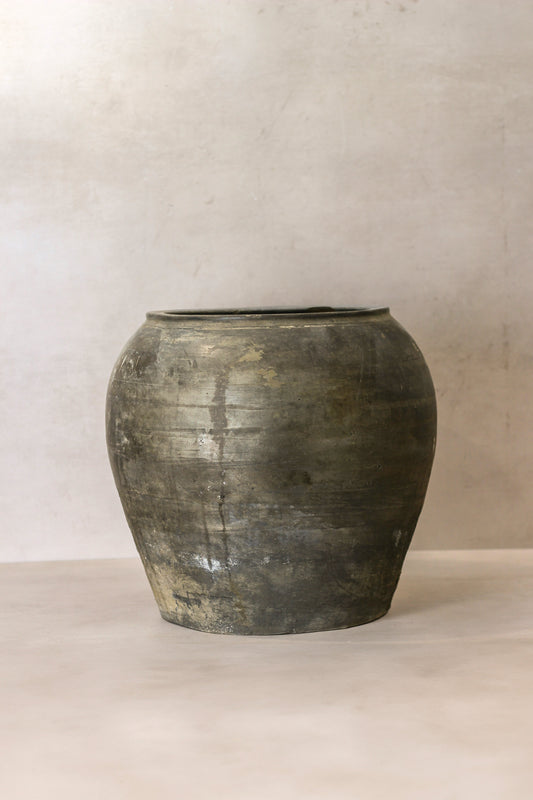 Vintage Dark Pot - No 70