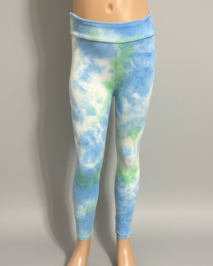 The Tie-Dye vibe, choice of pattern and size!