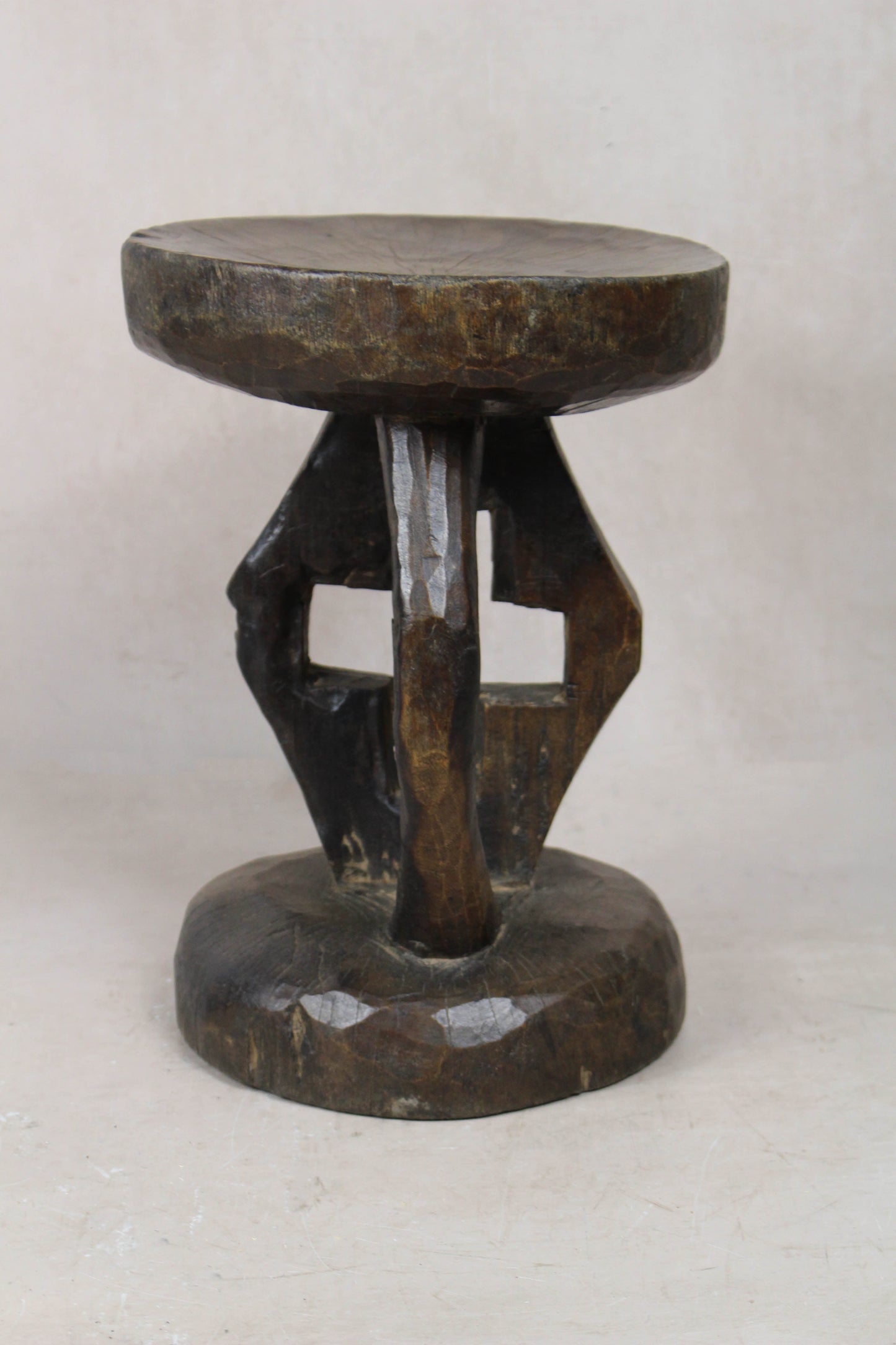 Tonga Stool - 172.16