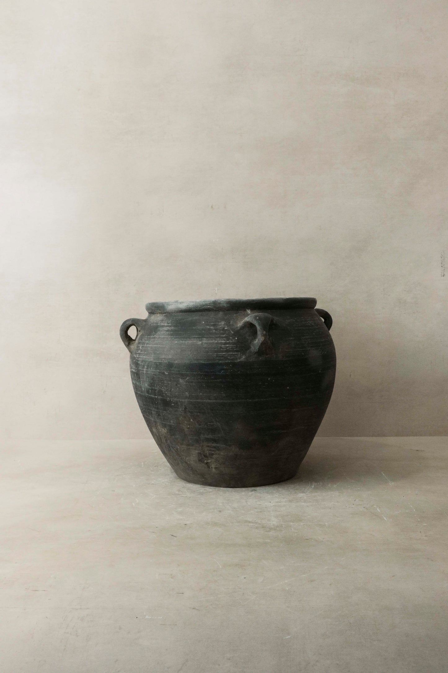 Vintage Dark pot with ears - E4.13