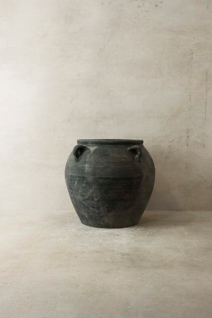 Vintage Dark pot with ears - E4.18