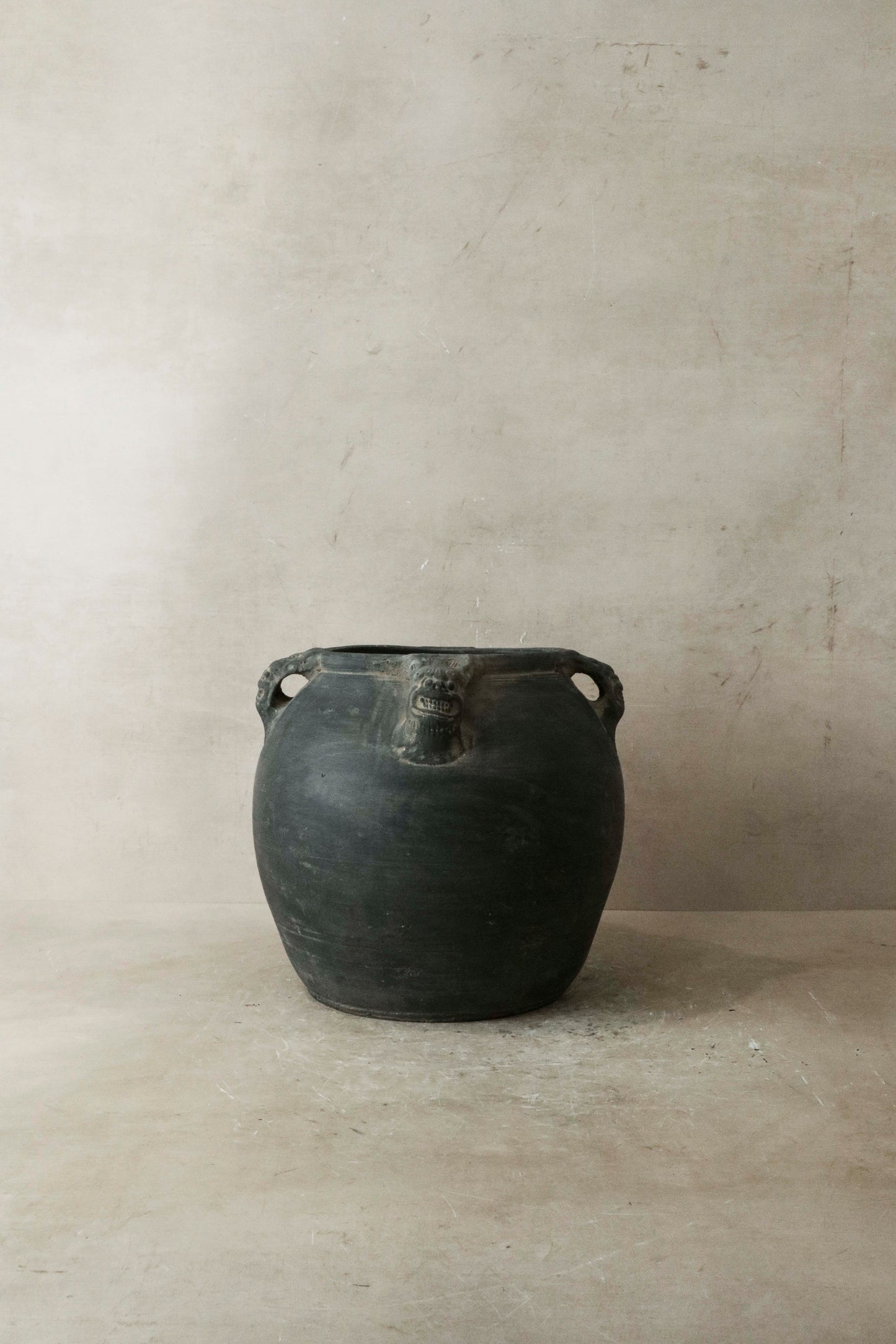 Vintage Lion Ears Dark Pot - De4.5