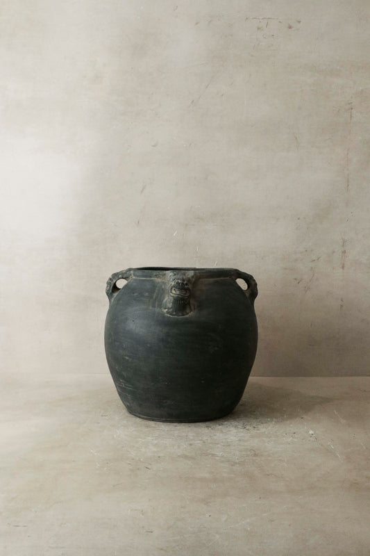 Vintage Lion Ears Dark Pot - De4.5