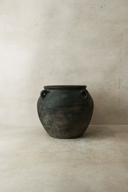 Vintage Dark pot with ears - E4.19