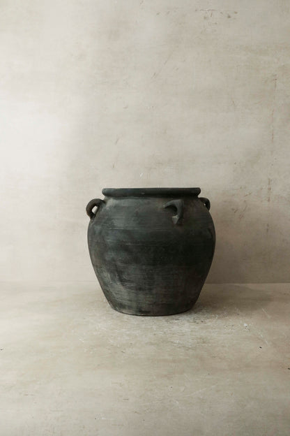 Vintage Dark pot with ears - E4.20
