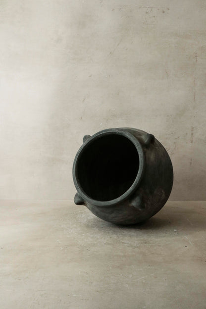 Vintage Dark pot with ears - E4.21