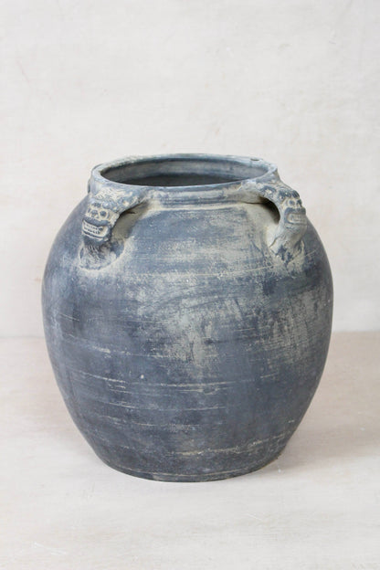 Vintage Lion Ears Dark Pot - DE.17