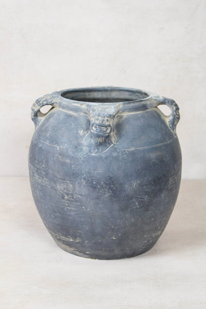 Vintage Lion Ears Dark Pot - DE.17