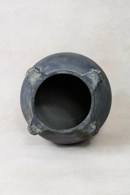 Vintage Lion Ears Dark Pot - DE.21