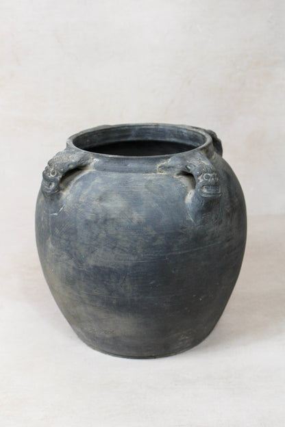 Vintage Lion Ears Dark Pot - DE.23