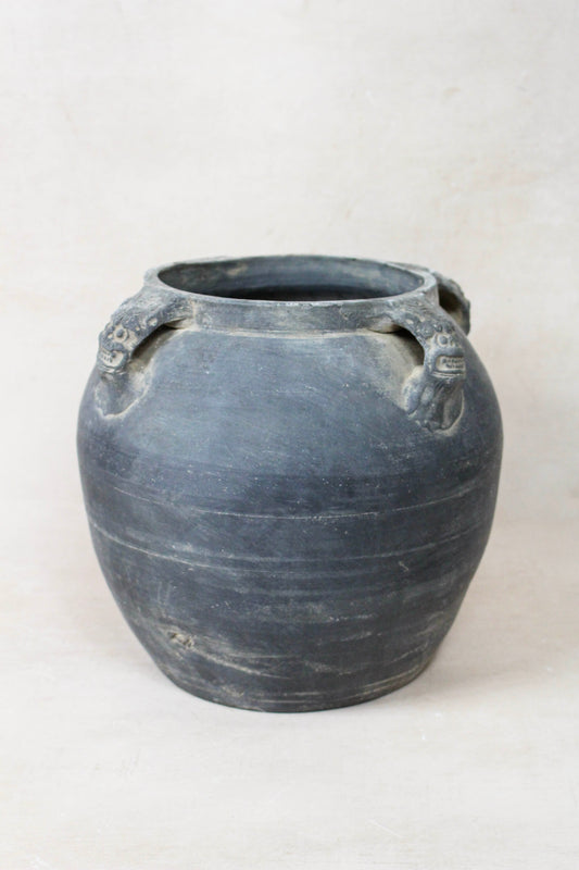 Vintage Lion Ears Dark Pot - DE.25