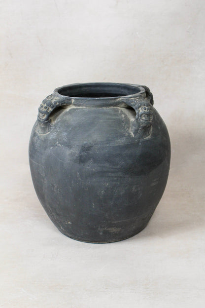 Vintage Lion Ears Dark Pot - DE.27